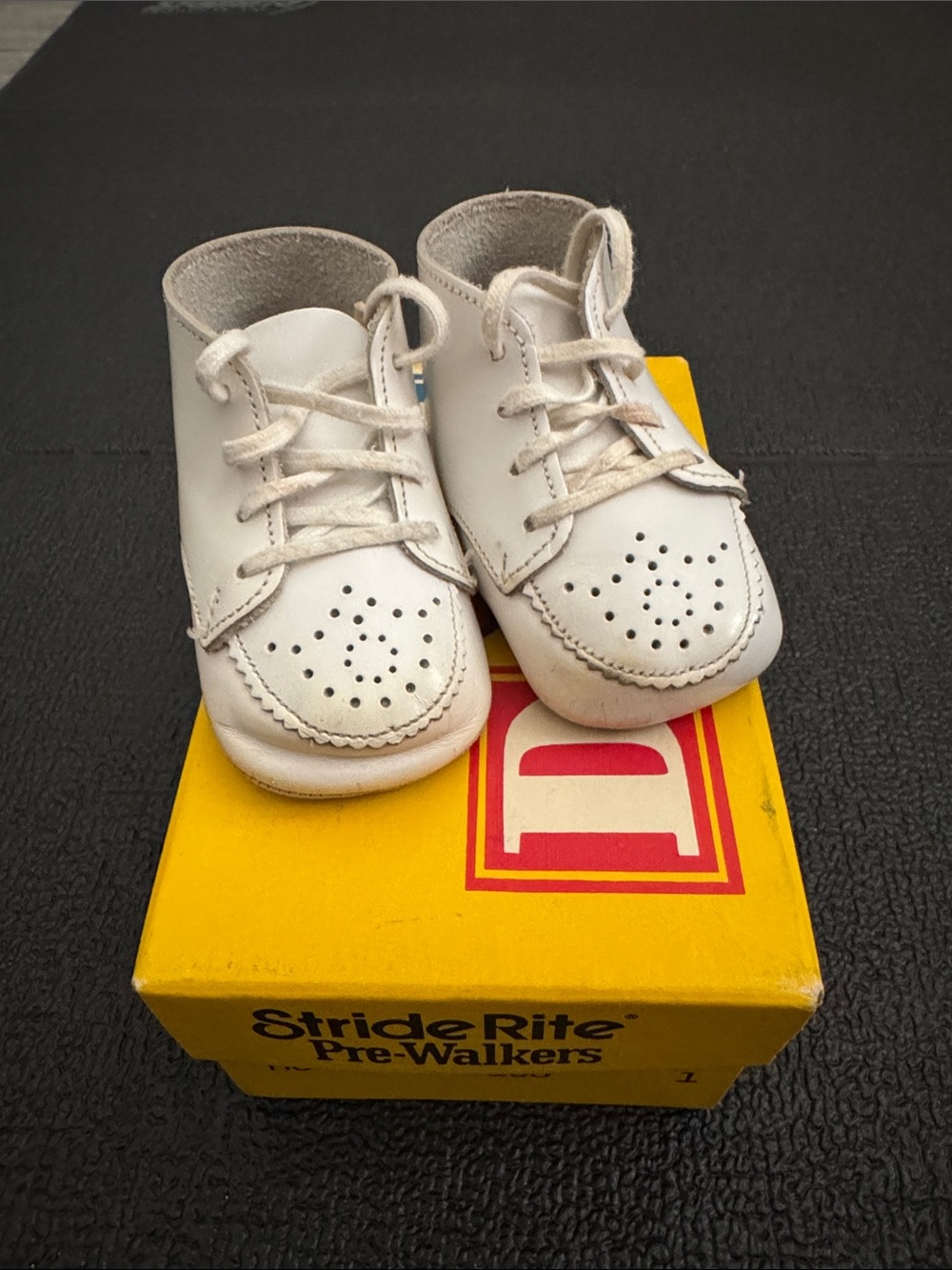 Vintage Stride Rite Cream Leather Baby Pre-Walker Crib shoes